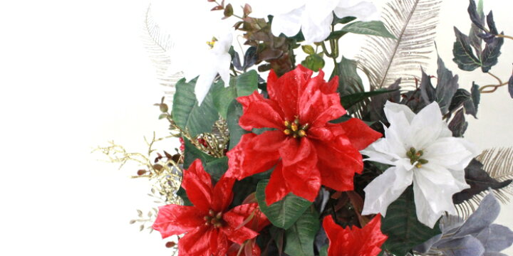 楽天市場 造花 紅白のポインセチアと輝きあるリーフがアクセントのクリスマスアレンジ Ct触媒加工済 クリスマス シルクフラワー 光触媒 シルクフラワーの山久