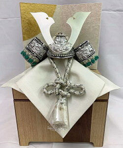 5号兜 明緑中白威 収納箱木目縦ライン(小)屏風二曲和紙円(小)(収納飾台・屏風付き)正絹・合わせ鉢兜飾り コンパクト兜飾り 端午の節句 五月人形 初節句 お祝い こどもの日 コ