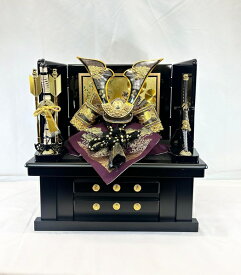 8号 G858-2 大鍬形兜セット 黒収納 黒塗り三曲 屏風 弓太刀付き五月人形　兜飾り　コンパクト　端午の節句　初節句　お祝い　こどもの日　海外へのお土産　こだわりの兜　日本文化　日本伝統　日本土産　菖蒲の節句　節句飾り　かぶと　虎　龍　竜　伝統工芸