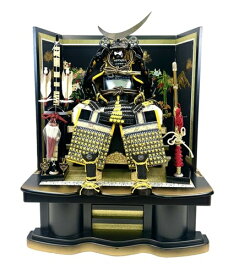 5号　52 黒黄伊達ブロンズ　伊達政宗 鎧　屏風 弓太刀 飾り台 付き五月人形　兜飾り　コンパクト　端午の節句　初節句　お祝い　こどもの日　海外へのお土産　こだわりの兜　日本文化　日本伝統　日本土産　菖蒲の節句　節句飾り 伝統工芸　戦国武将　戦国武将の兜