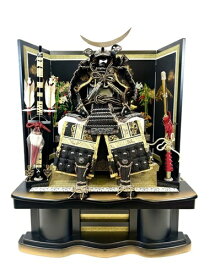 5号　57 黒糸　伊達政宗 鎧　屏風 弓太刀 飾り台 付き五月人形　兜飾り　コンパクト　端午の節句　初節句　お祝い　こどもの日　海外へのお土産　こだわりの兜　日本文化　日本伝統　日本土産　菖蒲の節句　節句飾り 伝統工芸　戦国武将　戦国武将の兜