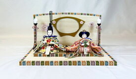 K-36-B 桐 木材 平台・衝立 写真入れ付き 桜刺繍 B 豆親王B 親王飾りセット親王飾り　雛人形　ひな人形　初節句　ひな祭り　桃の節句　小さなお雛様　コンパクト　お雛様　海外へのお土産　お祝い　誕生祝い　プレゼント　日本伝統　日本文化　日本土産　伝統工芸