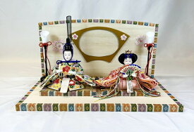 K-34-A 桐 木材 平台・衝立 写真入れ付き 桜刺繍 A 豆親王B 親王飾りセット親王飾り　雛人形　ひな人形　初節句　ひな祭り　桃の節句　小さなお雛様　コンパクト　お雛様　海外へのお土産　お祝い　誕生祝い　プレゼント　日本伝統　日本文化　日本土産　伝統工芸