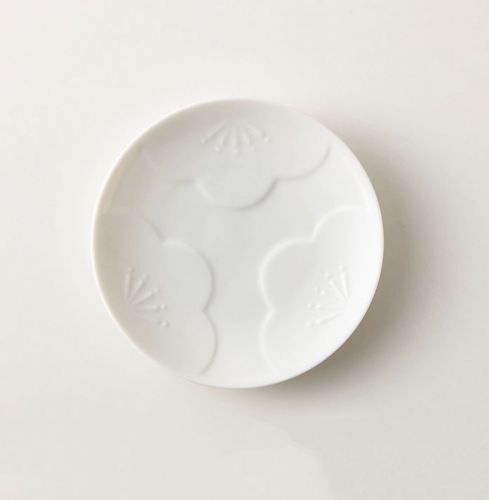 小田陶器 engi紋 えんぎもん 12cm小皿 梅 レリーフ 白磁 日本製 美濃焼 和食器 丸皿 丸プレート