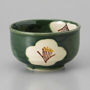 織部に椿を描いた風情ある抹茶碗