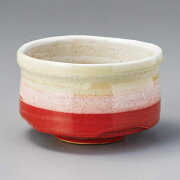 虹彩の赤が鮮やかな抹茶碗
