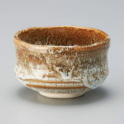 アメ釉と白の美しいコントラストの抹茶碗