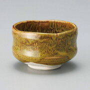 アメ釉と黄色の温かみある抹茶碗