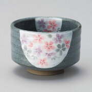 桜紋が映える黒釉の抹茶碗