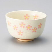 花ちらしの白が清楚な抹茶碗