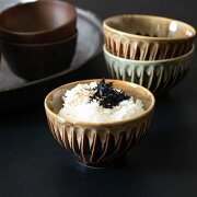 日本の情景が宿る、深みのある彩りを器に。