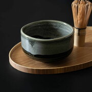 日本の情景が宿る、深みのある彩りを器に。