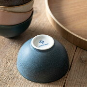 昔から日本に伝わる小紋柄を五角形の湯飲みに
