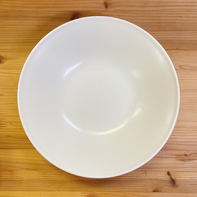 日本製 美濃焼 陶器 食器 器 うつわ 5 8まで＼GW限定ﾎﾟｲﾝﾄ３倍７％OFFｸｰﾎﾟﾝ プレーン 軽量 大皿 大 卸売り 洋風 うすかる 軽い 22cm カフェ 64％以上節約 丸皿 おしゃれ プレート