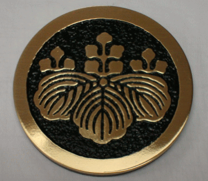 楽天市場】家紋高級エッチングエンブレム5cm 丸に五三の桐 : ヤマト 楽天市場】家紋高級エッチングエンブレム5cm 丸に五三の桐 : ヤマト