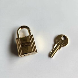 HERMES エルメス カデナ 107 鍵 セット 南京錠 ゴールド ロック ブランド 送料無料 中古 カギ キー トゴ ゴールド金具 レザー 本革 バーキン ケリー ボリード パドロック 鍵 クローシュ バッグアクセサリー バッグチャーム バック ブランド 美品 母の日 金 ゴルド