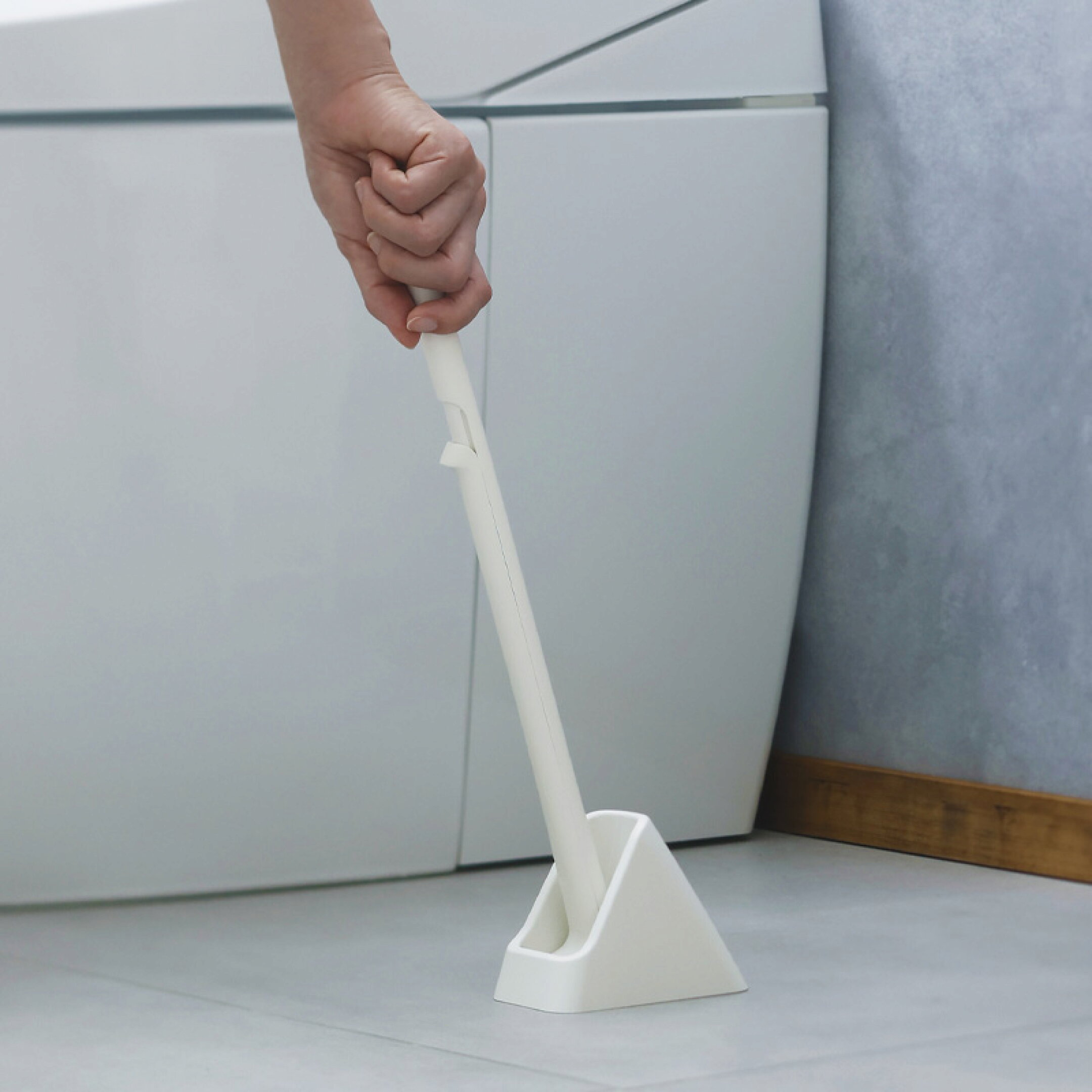 【 マーナ シートを挟むトイレクリーナー 】marna 公式 流せるトイレブラシ 使い捨て 本体 ケース付き ブラシスタンド付き 収納 ブラシ入れ ブラシ立て スリム 省スペース トイレ用品 掃除道具 W669W 