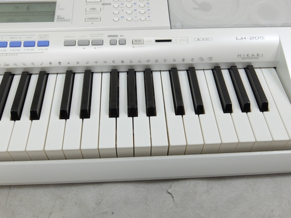 【中古】CASIO カシオ LK-205 キーボード 光ナビゲーション パールホワイト 61鍵 鍵盤楽器 楽器 器材 音楽 ケース付 ホビー  S2121987 | ReRe（安く買えるドットコム）
