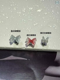 スタッドピアス レディース 樹脂 リボン モチーフ チタン 合金 フラット かわいい クール セクシー スタイル 耳骨 位置 耳蜗 位置 アクセサリー 日常使い 軽量 素材 シンプル 形状