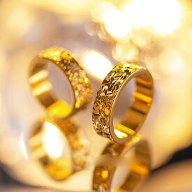 リング 女性用 カップル ペアリング 高級感 チタン合金 色褪せにくい ユニーク ゴールド調 氷結晶モチーフ 耐久性 日常使い シンプル スタイリッシュ