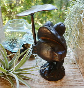 ★レビューで特典★置物 置き物 オブジェ オーナメント 飾り アニマル アジアン雑貨 バリ ♪傘差しブラウンミニカエル♪ おしゃれ リゾート トライバル ホテルライク アジアンインテリア