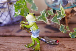 ★レビューで特典★置物 置き物 オブジェ オーナメント 飾り インテリア小物 アジアン バリ 雑貨 ♪スコップ持ちカエルwithてんとう虫♪ おしゃれ リゾート トライバル ホテルライク アジア