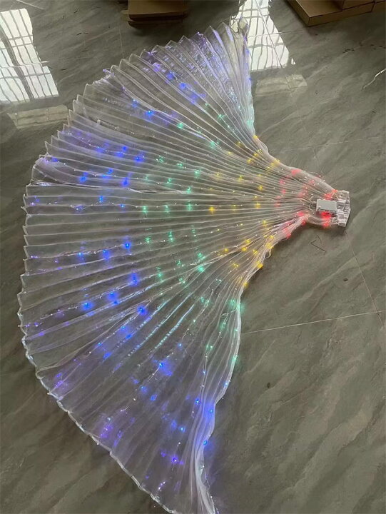 ベリーダンス 電池タイプ 光る翼 ウィング LEDライト スティック付き つばさ カラフルな翼 パフォーマンス小道具 蝶の羽 伸縮スティック エジプト  コスチューム 演出アクセサリー ベリーダンスの小道具 マント イシスウイング ステージ衣装 コスプレ道具 光 - メルカリ LED 発光翼服 ベリーダンス服 様々なフェスティバルのパフォーマンスに適しています