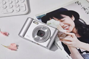 デジタルカメラ オートフォーカスカメラ 子供用ビデオカメラ 8倍ズーム コンパクトカメラ 1080Pカメラ 初心者向け写真撮影