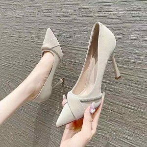 パンプス レディース ポインテッドトゥ ハイヒール ピンヒール 高 8cm 5cm エナメル調 フェイクレザー 合皮 スリッポン 無地 春夏 秋 黒 ブラック 白 オフホワイト パーティー フォーマル キャ