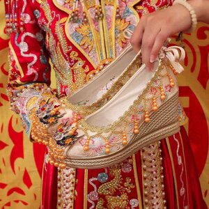 靴 レディース 和風 刺繍 ウェッジソール 布製 シューズ ブライダル 結婚式 快適 通気性 ローカット ラウンドトゥ チャンキーヒール ゴム底 滑り止め レッド系