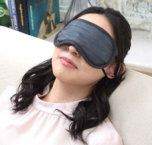 【ネコポス送料無料】オーラ岩盤アイマスク 極 (ev)/岩盤浴で使われている天然鉱石を練りこんだオーラ繊維が、目元をじんわり心地よく温めます。