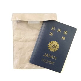 ヴァンガード スキミング防止ポーチ 薄型 軽量 携帯用 日本製 パスポート サイズ クレジットカード 財布 スマホ も 入る セキュリティ 旅行便利グッズ 14.5×11cm