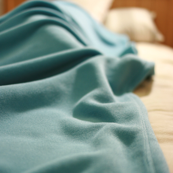 ポーラテック毛布[シングル150x210cm・S・SL]軽い、薄い、暖かい毛布。米軍(アメリカ軍)も取入れたポーラテックPOLARTEC毛布(ブランケット)フリース毛布。軽くて暖かい毛布。日本製・国産・送料無料・在庫有り【楽ギフ_