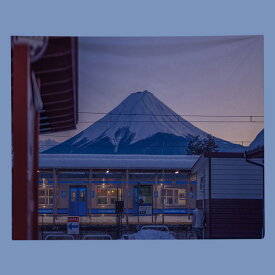 300円OFFクーポン タペストリー 富士山 風景 絶景 景色 青い空 浮かんでいる白雲 町 山 和風 きれい さわやか 癒し おしゃれ ポスター 大きい インスタ映え グッズ 小物 テレワーク 背景 リモートワーク 布 壁 インテリア 目隠し OceanMap