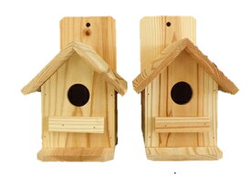 【 杉板 小さな鳥の巣箱 2個セット 】巣穴35ミリ 国産杉（ 背板有り ）幅105×奥行160×高さ175ミリ 浮造り 杉板 鳥 小鳥 巣 自然素材 木製 鳥の巣 野鳥 雛 雀 バードハウス 木工 鳥小屋 巣穴 インテリア 庭 スズメ 巣箱 ガーデニング 園芸 観察 オーナメント 送料無料