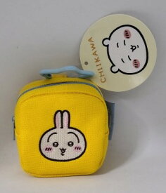 送料無料】ちいかわ　うさぎ　カラビナつき刺繍スクエアミニポーチ【代金引換不可】【定形外郵便】