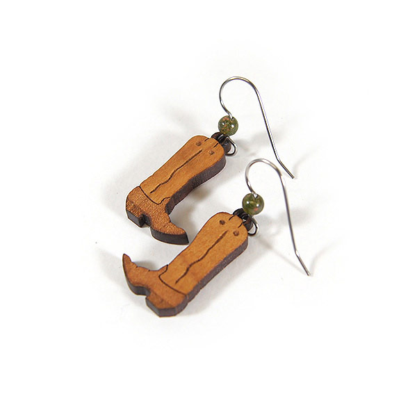 #986053<br>ナチュラルハーモニー(Natural Harmony)<br>カービングウッドイヤリング COWBOY BOOTS カウボーイブーツ ユナカイトストーン インディアンジュエリー アメリカンピアス フックイヤリング 耳飾り 木製 彫刻 