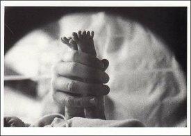 ポストカード モノクロ写真「保育器の中の赤ちゃん」105×150mm メッセージカード 郵便はがき ビンテージ ヴィンテージ 年代物