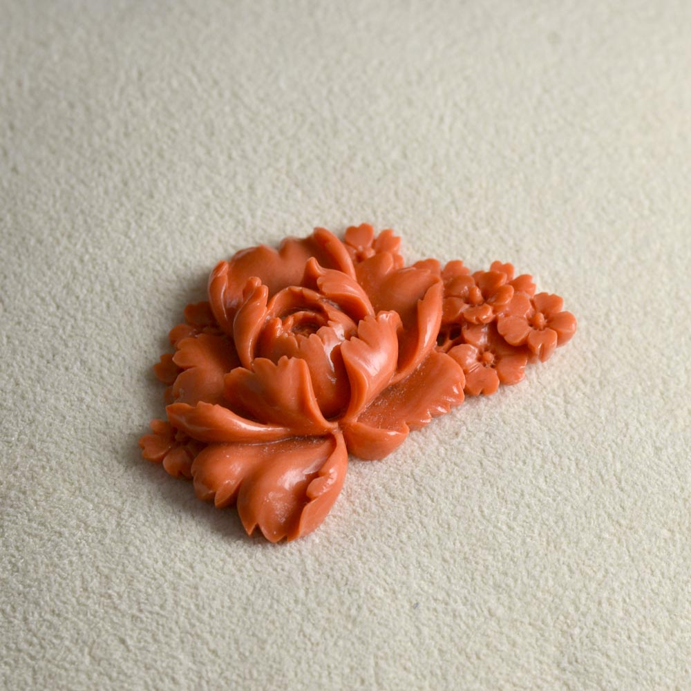 楽天市場】彫板 モモイロ 珊瑚 サンゴ さんご 牡丹と桜 彫刻 帯留め