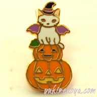 猫ピンズ　ハロウィン　白猫 ポタリングキャット ブローチ ピンバッチ 文房具 ステーショナリー 猫雑貨 …