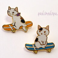 猫ピンズ　スケートボード　三毛猫　白黒　ポタリングキャット ブローチ ピンバッチ 文房具 ステーショナ…