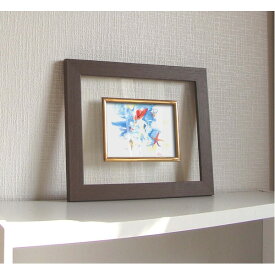 奥が透けて見えるフレーム いわさきちひろ 透明 ブラウン フレーム 貝と赤い帽子の少年 絵画額 額 額縁 フレーム 茶 透明なブラウンフレームが奥深く魅せる 幻想的な貝と少年の物語 茶