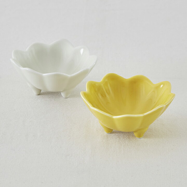 楽天市場 栗原はるみ 洋食器 ギフト包装可 三つ足輪花小鉢 イエロー 栗原 はるみ 食器 器 小鉢 鉢 花型 小さい 足付き 60ml 8cm ゆとりの空間 薬味 調味料 おせち 黄色 磁器 レンジ可 食洗機可 母の日 結婚祝い 友人 引っ越し祝い プレゼント 公式 栗原はるみ