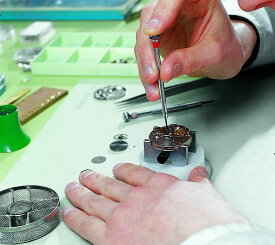ティソ 時計 腕時計修理 自動巻き式オートマチック 機械式腕時計 腕時計 オーバーホール(分解掃除) 修理代金は無金利分割払い可(例)約4,500円×6回払い