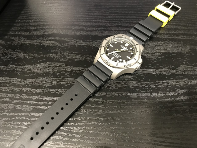 楽天市場】VICTORINOX ビクトリノックス 腕時計 I.N.O.X. イノックス