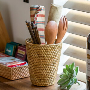 ラタンで編まれたナチュラルな カトラリースタンド カトラリーケース ペン立て おしゃれ ペンスタンド 箸立て 鉛筆立て 卓上 デスク キッチン収納 籐 プランターカバー キッチン雑貨 雑貨