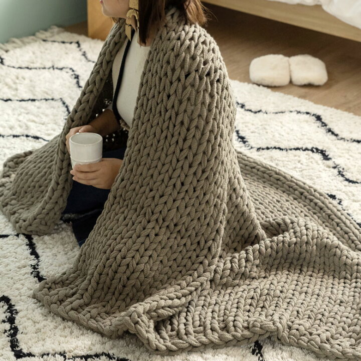楽天市場 チャンキーニット ブランケット カーキグレー 約100 140cm ブランケット ひざ掛け 大判 ブラウン ひざかけ 膝掛け 手編み ローゲージニット おしゃれ 冬 肩掛け ベッドカバー 毛布 暖かい かわいい 膝かけ 防寒 あたたかい カーキ グレー 100 140 ニット