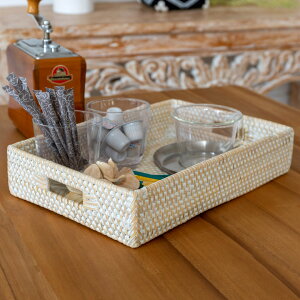 【最大2000円OFFクーポン】 トレイ ラタン製 ホワイトウォッシュ 持ち手付き スクエア型 約30.5×20.5cm 深さ6cm デコレーショントレイ 小物収納 ラタンバスケット お盆 お盆トレー トレイバスケ