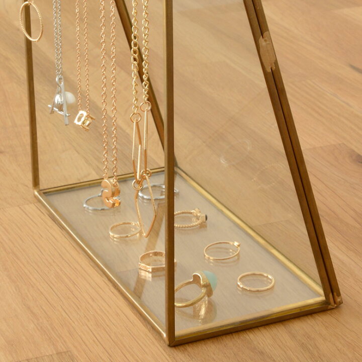 楽天市場 ガラスと真鍮で出来た アクセサリースタンド アクセサリー 収納 ネックレス ピアス 指輪 イヤリング ジュエリースタンド トレイ アンティーク ディスプレイ ショーケース シンプル おしゃれ かわいい ゴールド 北欧 韓国 韓国インテリア 630 生活雑貨の