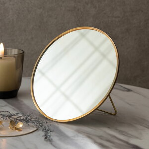 【最大500円クーポン】 卓上ミラー 丸型 真鍮フレーム スタンドミラー 鏡 かがみ カガミ ミラー 卓上鏡 テーブルミラー アンティーク調 コンパクト 丸型 化粧鏡 おしゃれ 可愛い メイクアッ